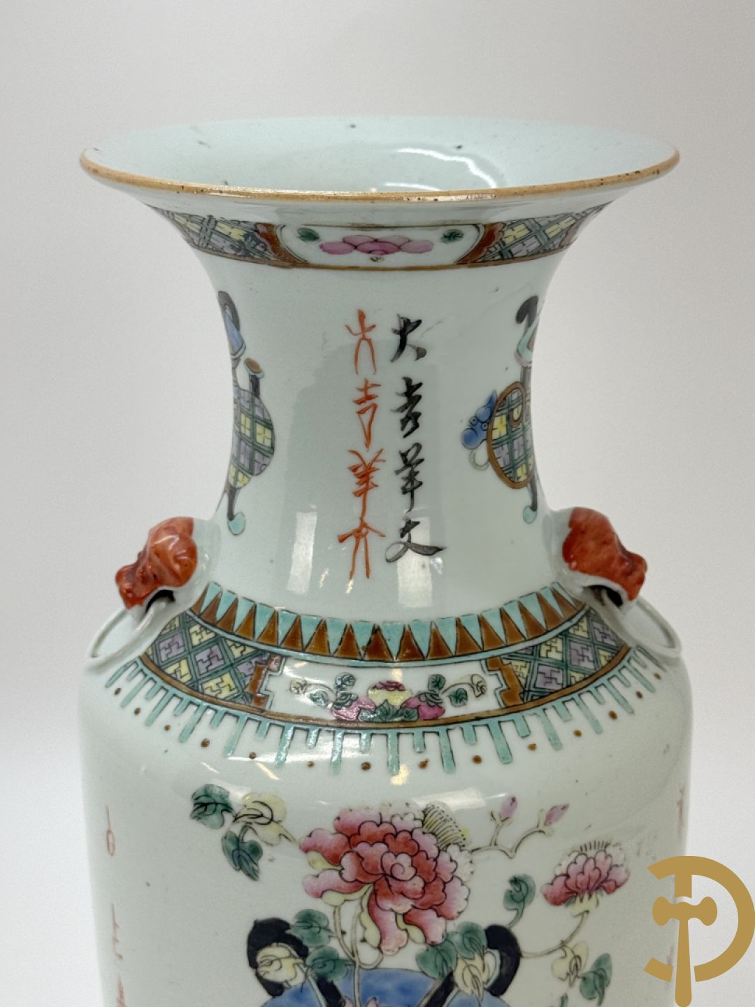 Chinese porseleinen vaas met decor van bloemen in bloemenvaas
