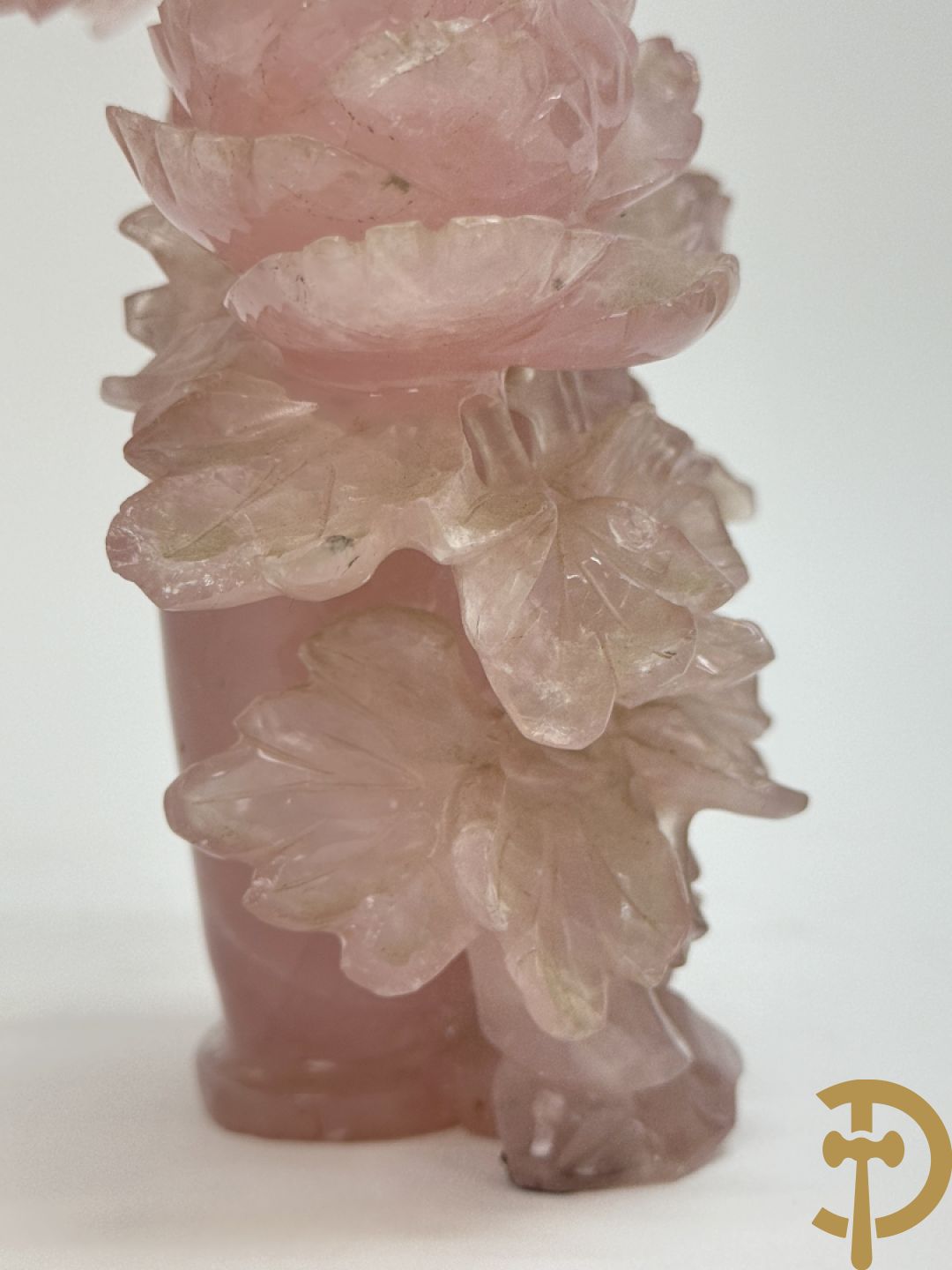 Brule parfum met bloemenmotieven in quartz + brule parfum in jadeiet + brule parfum met salamanders
