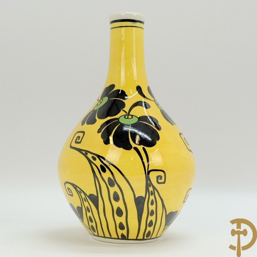 Gele Art Deco vaas met bloemendecor, BFK 785 L getekend