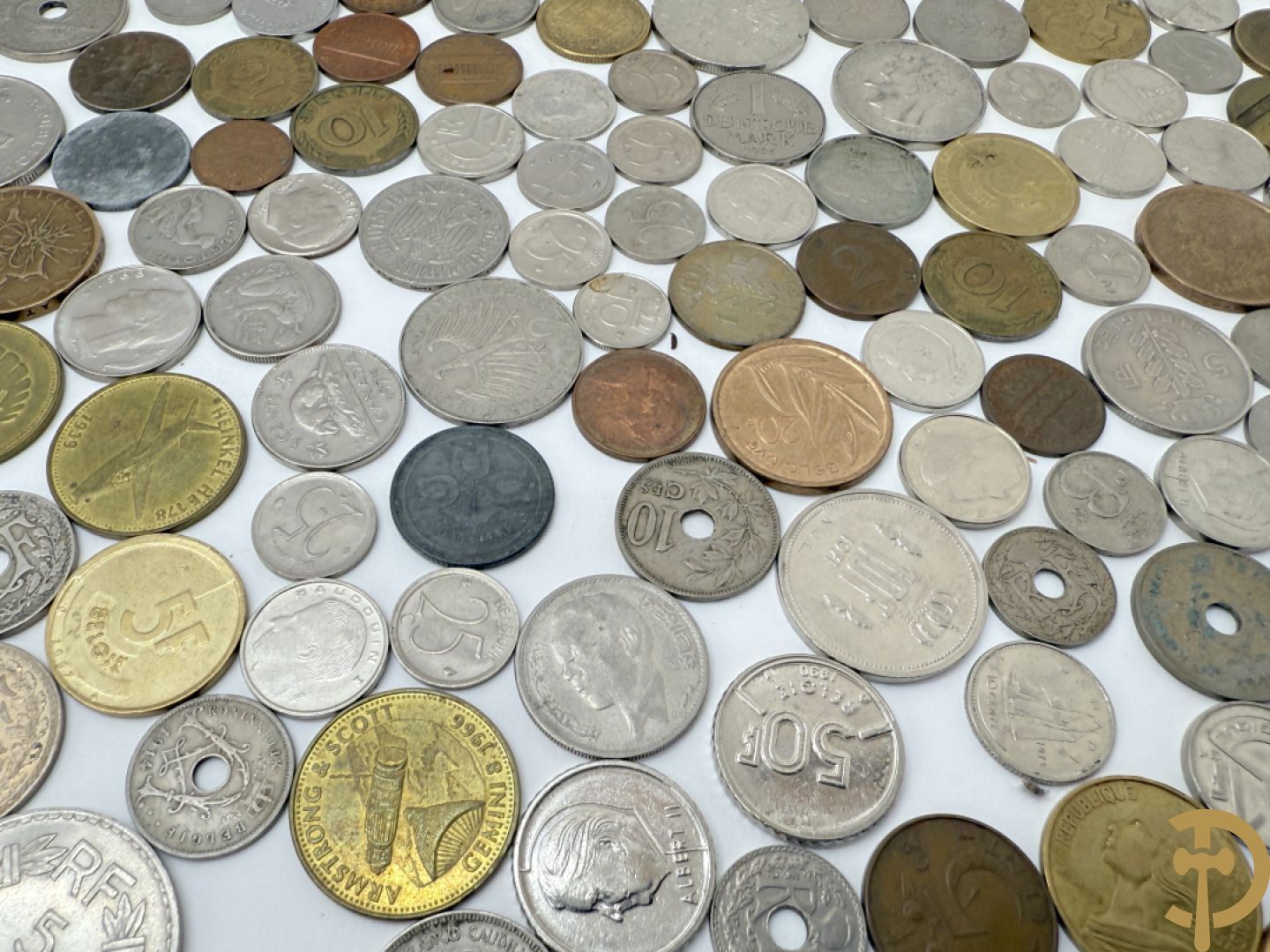Verzameling munten Belgisch, Duits en Frans + verzamelmapje munten met Dirk Frimout uit 1992 + ingepakte eerste euro minikit + oude bankbiljetten van Frankrijk en België