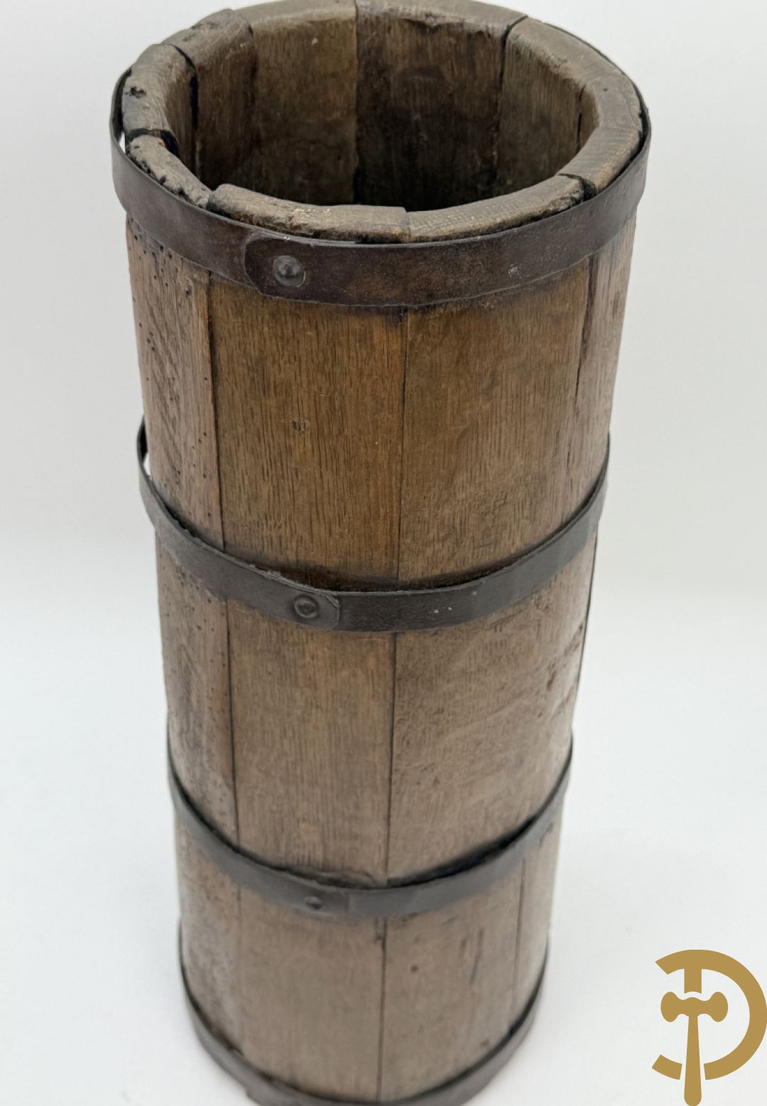 Lot folklore w.o. antieke gemerkte (IBT BCR) houten muurdoos 1845, karner zonder stok, antieke houten veldfles (gourde) 19e + houten sculptuurtje