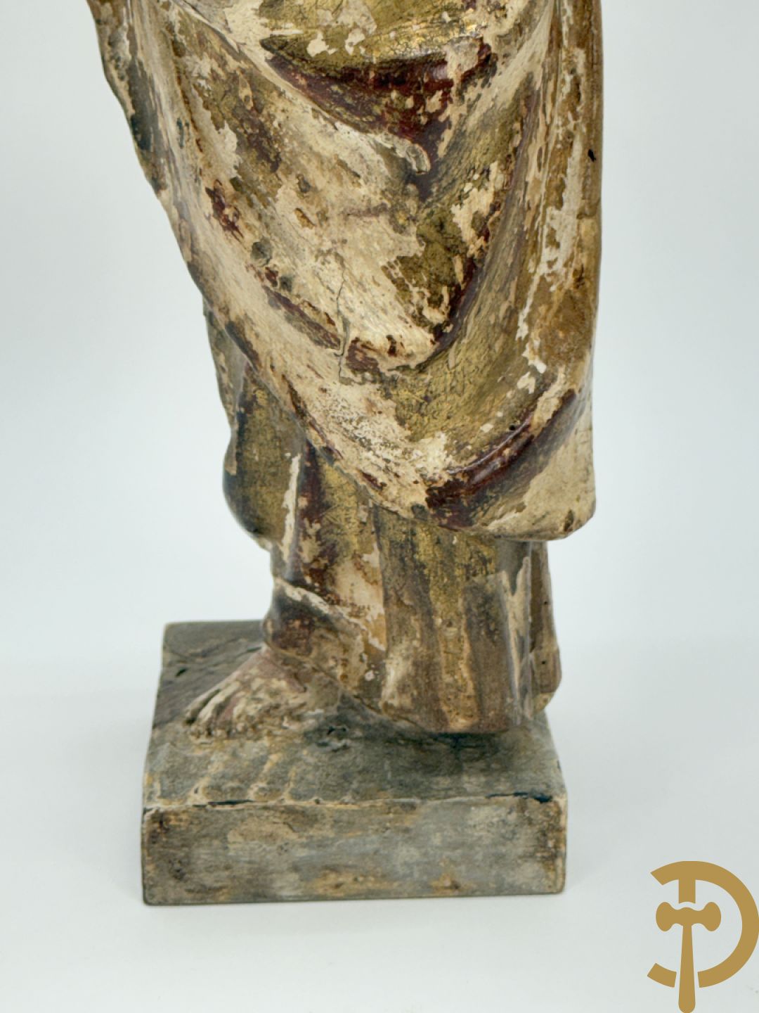 Gepatineerde en gepolychromeerde houtgesculpteerde Madonna, 18e
