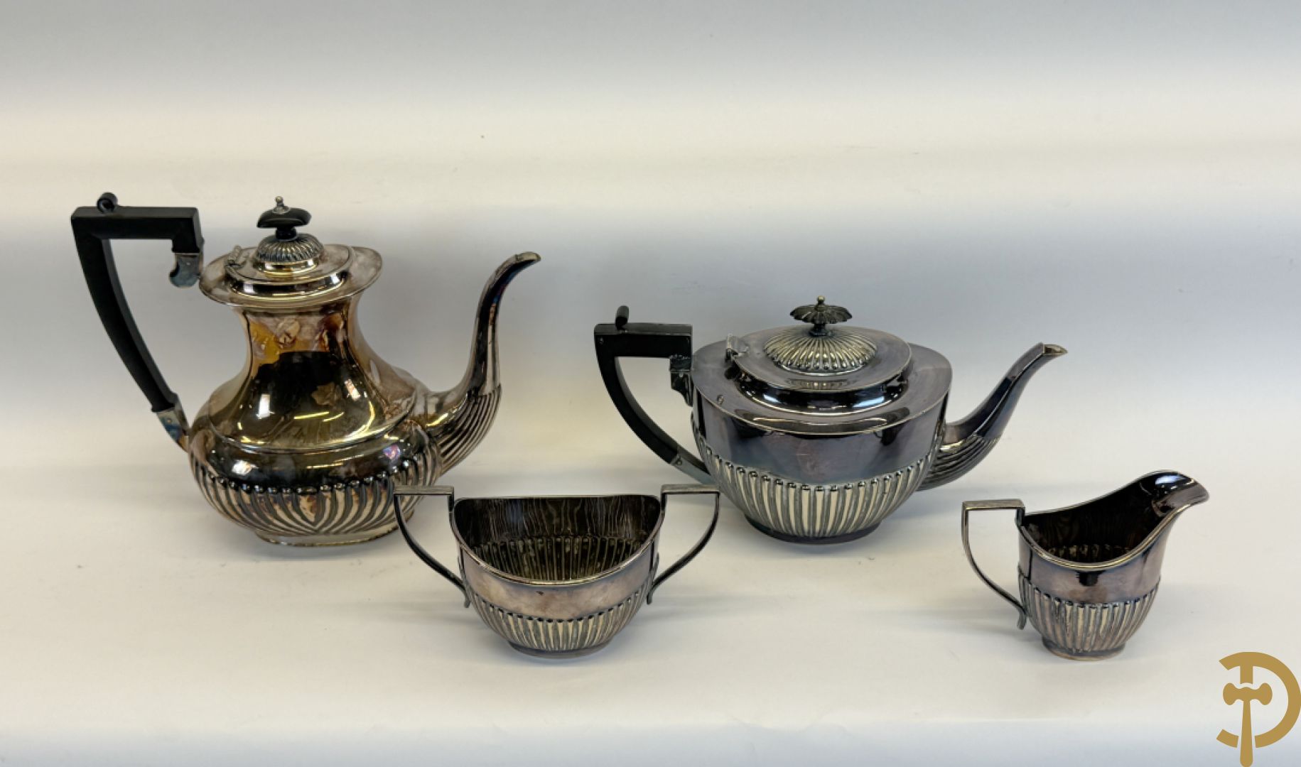 Engelse verzilverde koffie- en theestellen