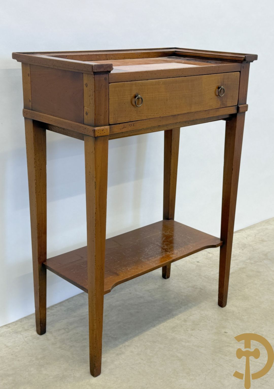 Kerselaren wandtafel met marmeren blad en ingebouwde borrelglaasjes