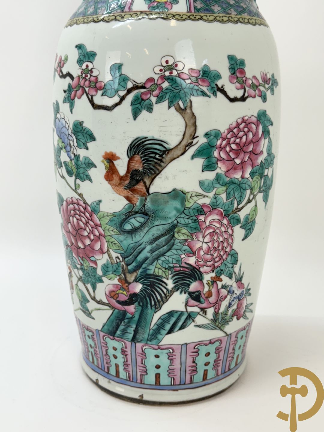 Chinese porseleinen vaas met decor van hanen en bloemen