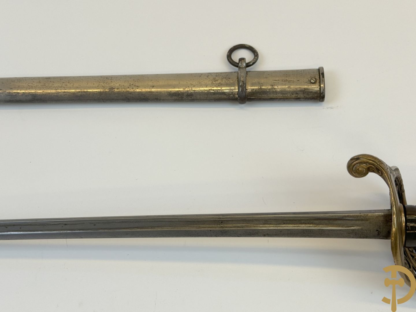 Franse officierssabel infanterie met schede