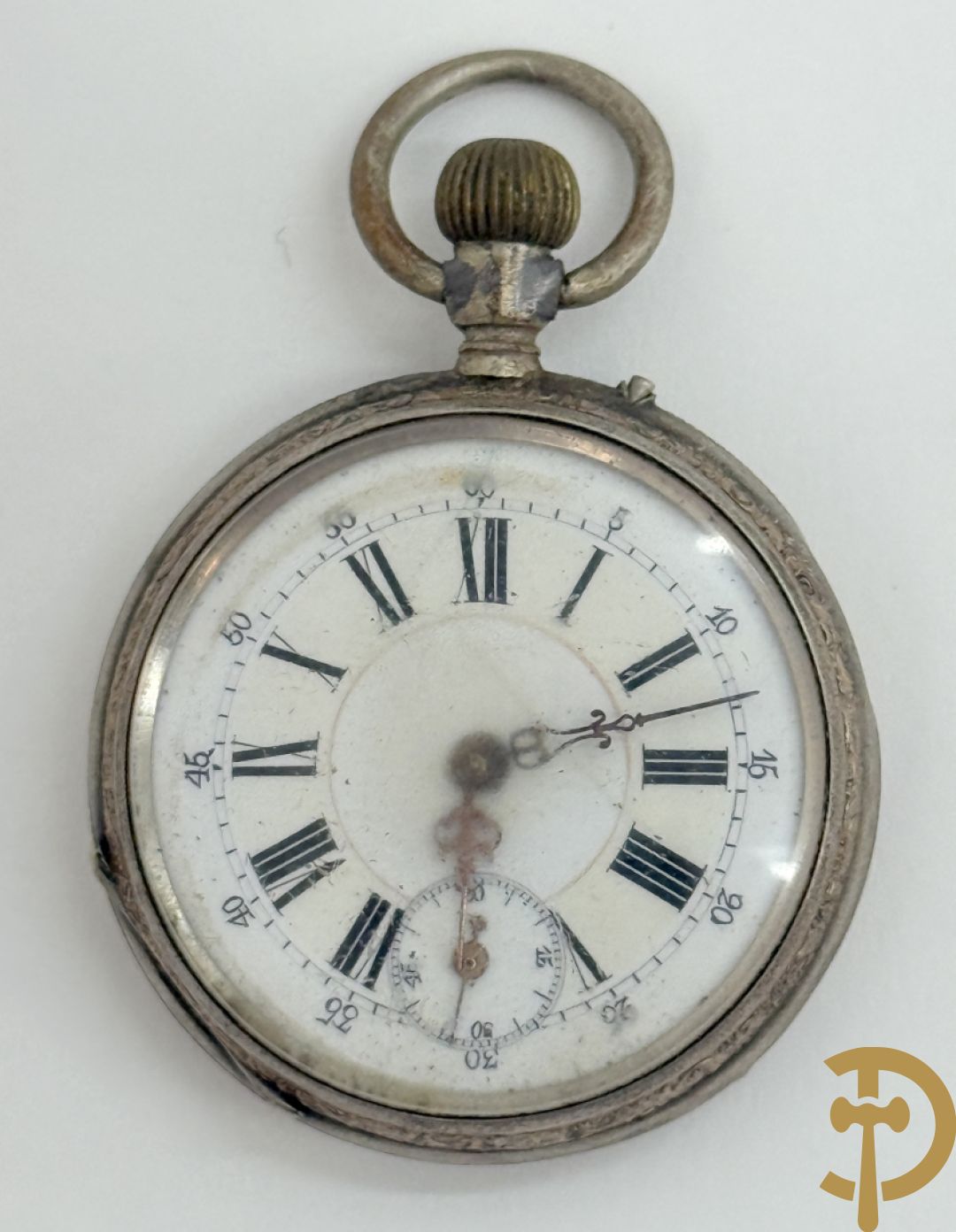 Vier 19e zakhorloges met Romeinse cijfers w.o. zilver + 2 zakhorlogekettingen