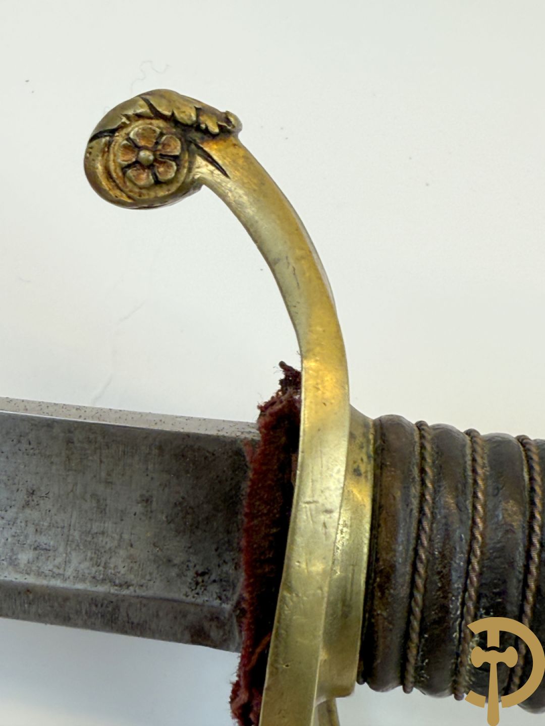 Franse infanterie sabel in lederen schede