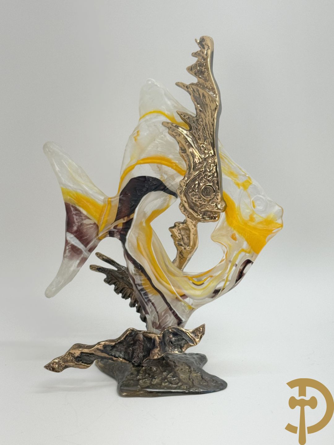 LOHE getekend - Surrealistische kopersculptuur met glas in de vorm van een vis