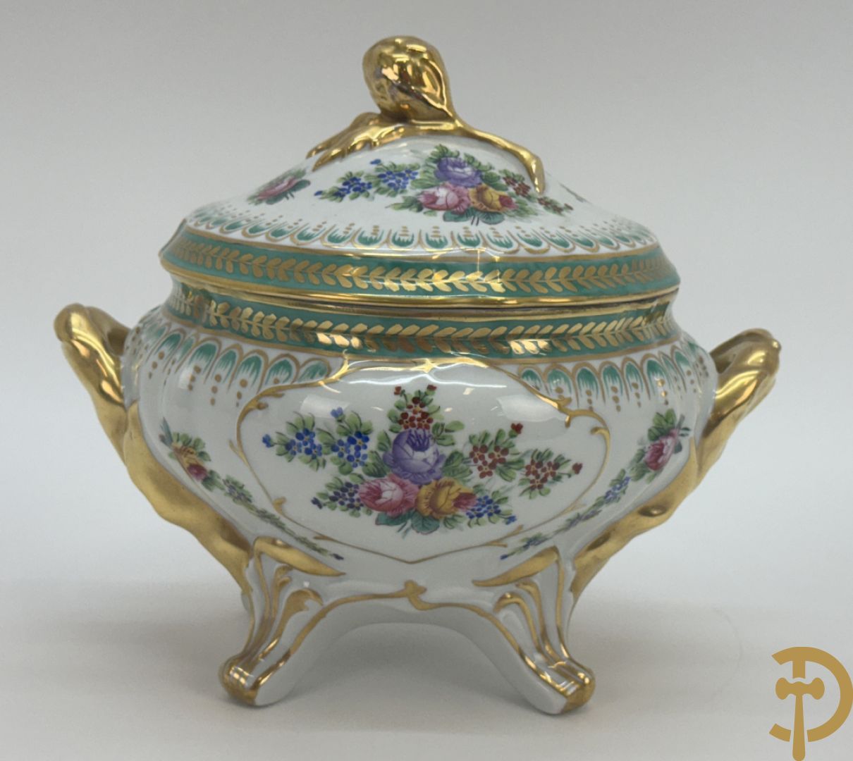 Milieu de table met vergulde ornamenten en bloemendecor op onderschaal, Limoges France gemerkt