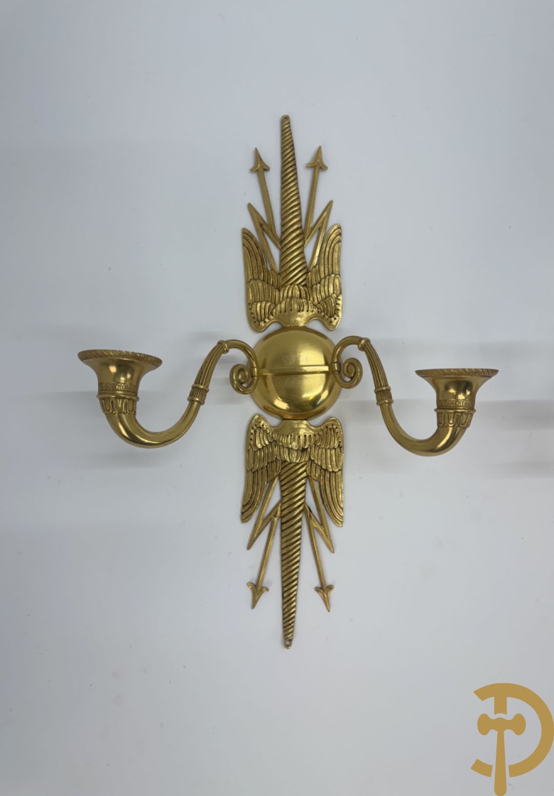 Paar bronzen applieken met vleugelmotieven en bliksemschichten