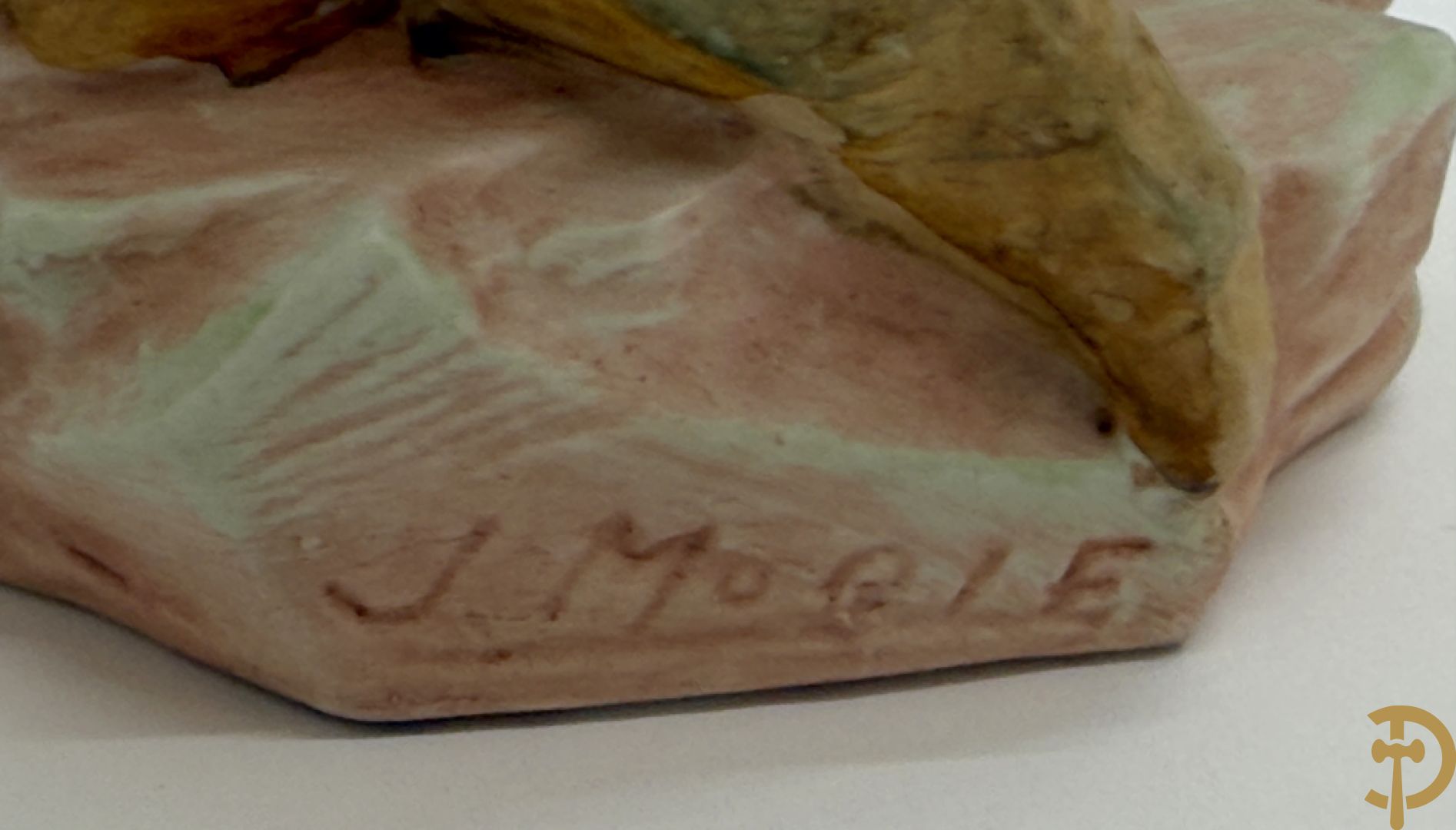 Paar handgekleurde romantische biscuits van jongen en meisje, Morie J. getekend achteraan en VD gemerkt onderaan