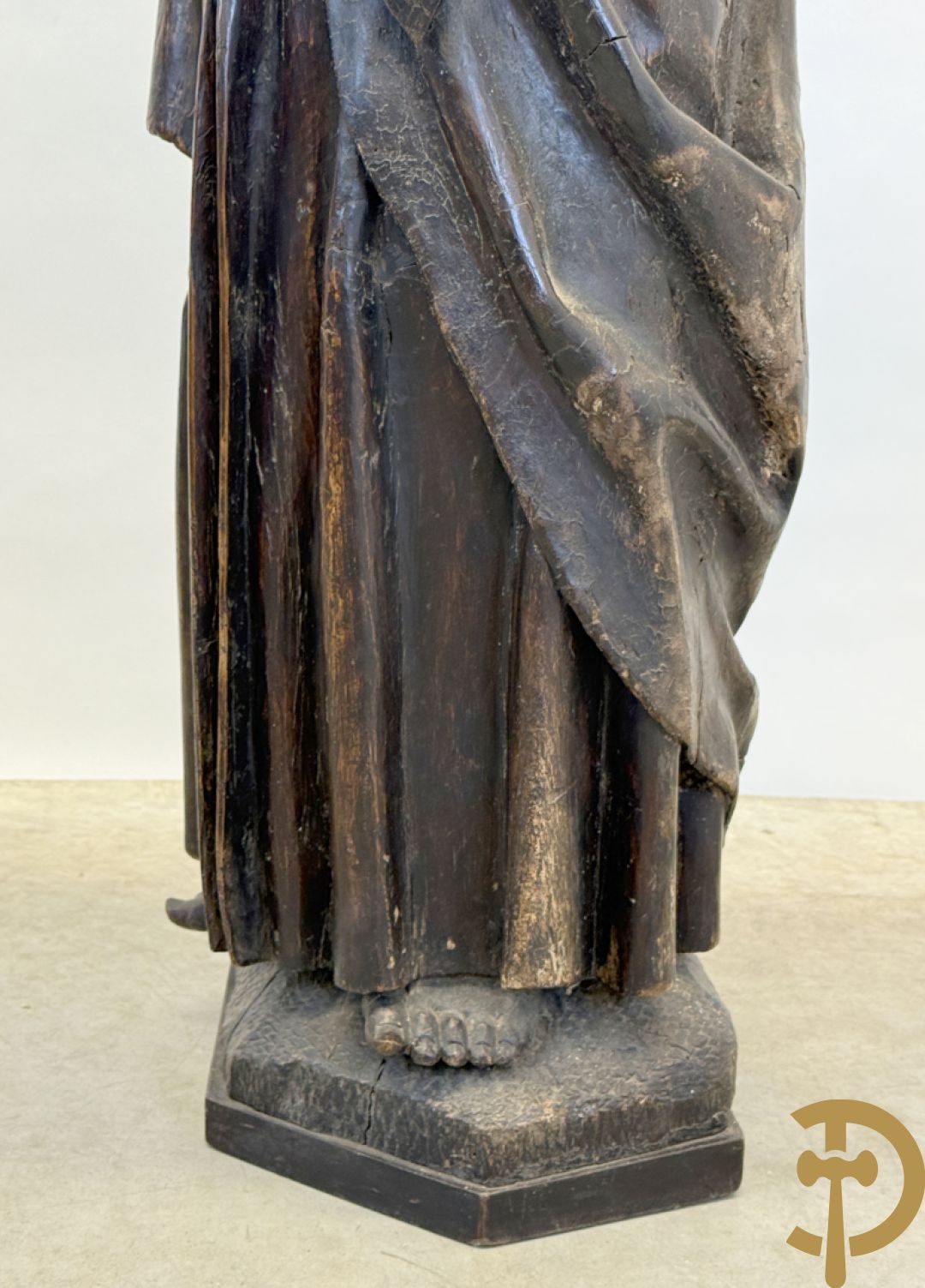Vlaamse houtsculptuur van apostel, 18e
