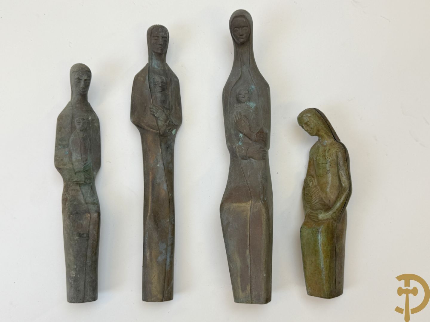 VAN DER DONCKT getekend : Lot bronzen religieuse beeldjes en corpussen