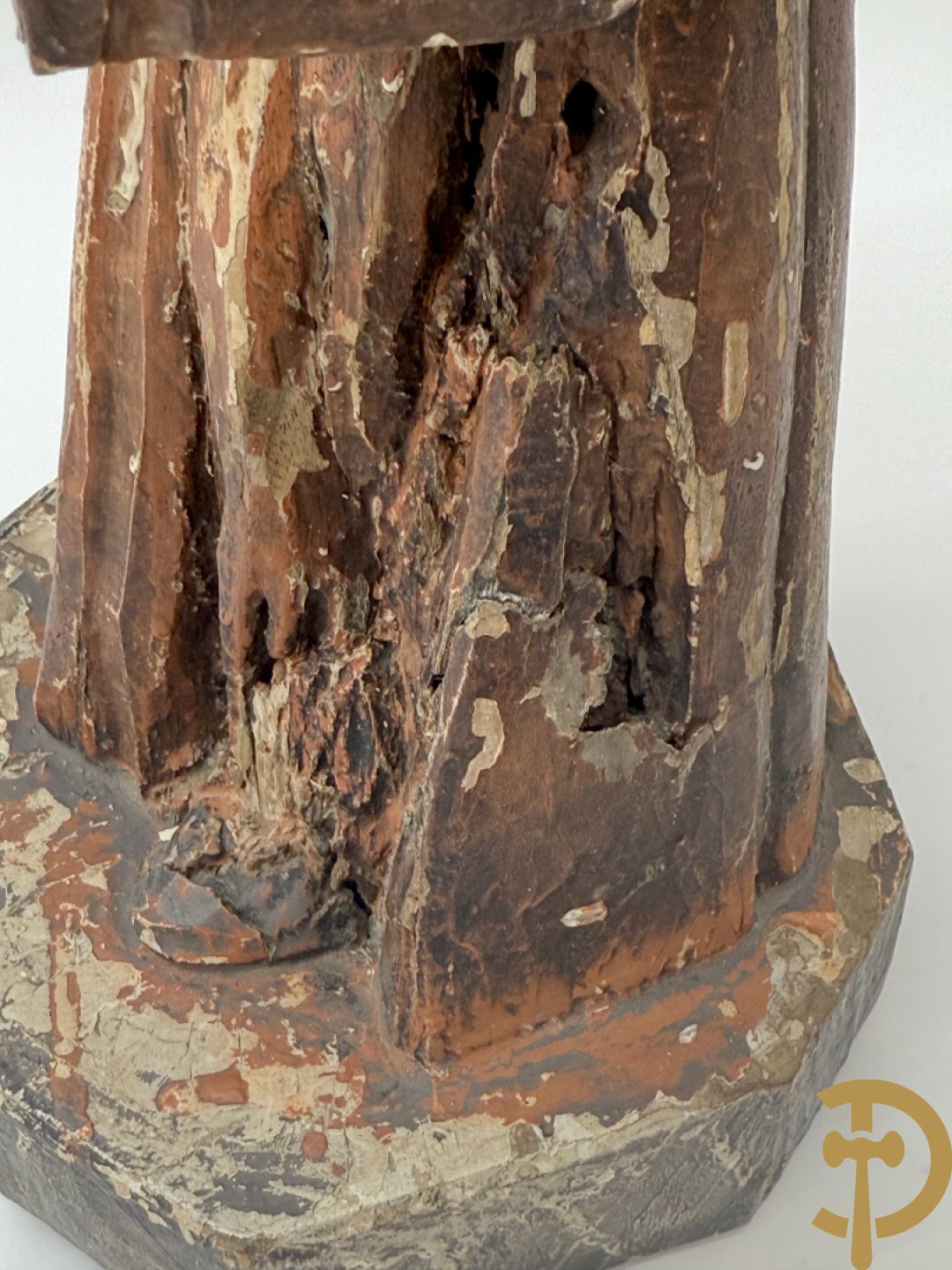 Volkse houtsculptuur van Sint Antonius