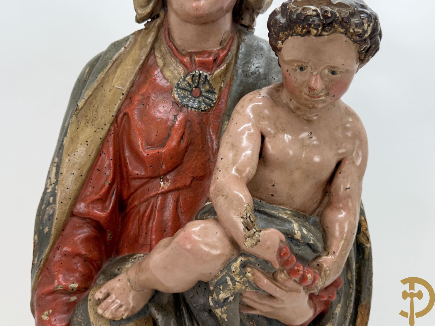 Gepolychromeerde houtsculptuur Madonna met rode jurk en kind, 18e