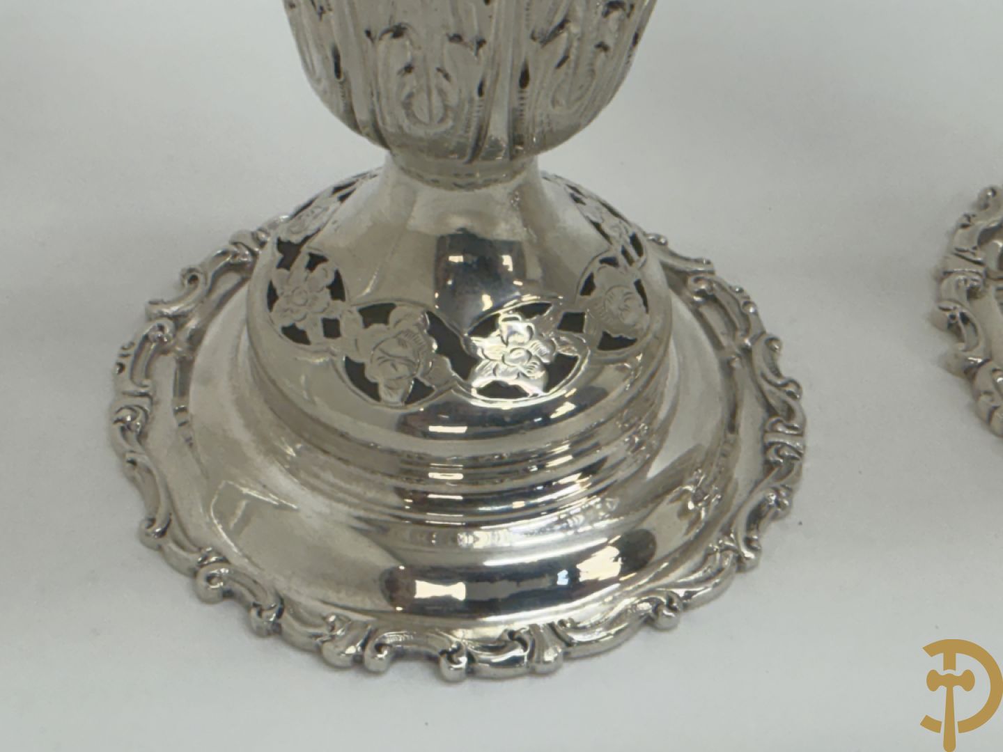 Paar pique fleurs in massief Engels zilver, Londen 1906 en 1908