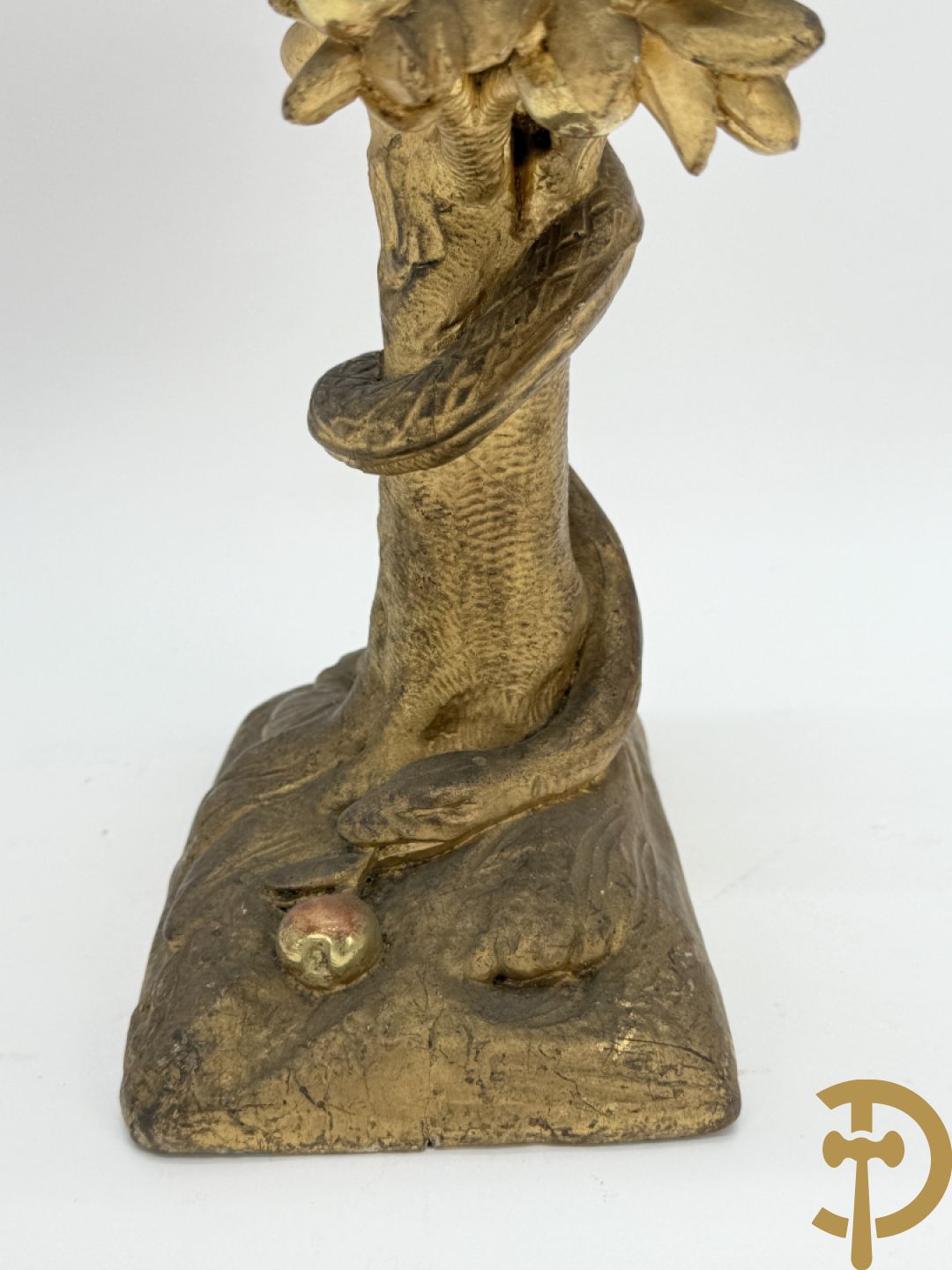 Houtgesculpteerde en vergulde relikwiehouder met boom uit het aards paradijs met de slang, 19e