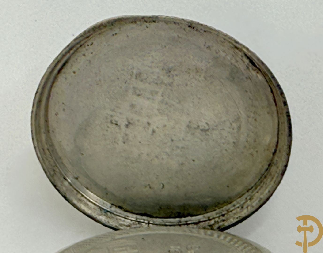 Vier 19e zakhorloges met Romeinse cijfers w.o. zilver + 2 zakhorlogekettingen