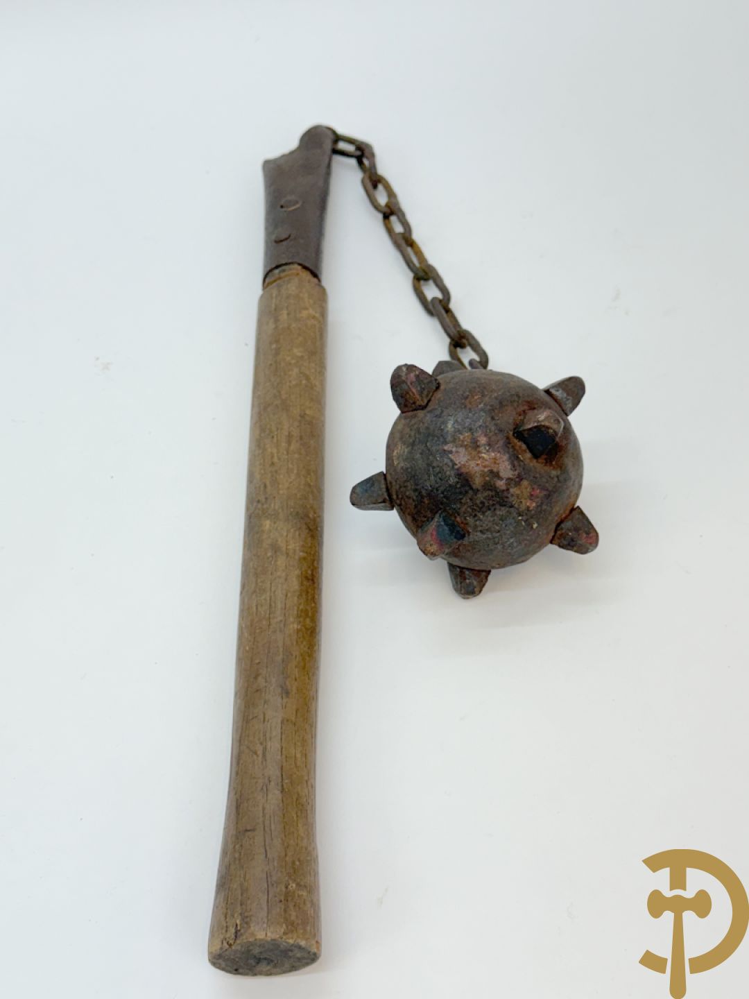 Oude replica goedendag met metalen bol