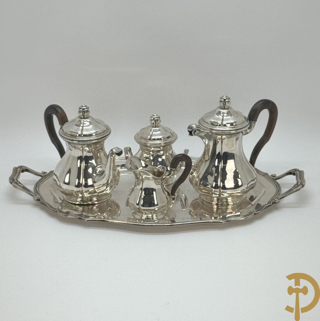 Massief zilveren koffieset bestaande uit koffiekan, theekan, melkkan en suikerpot op ovale opdienschotel, Delheid A835 gemerkt