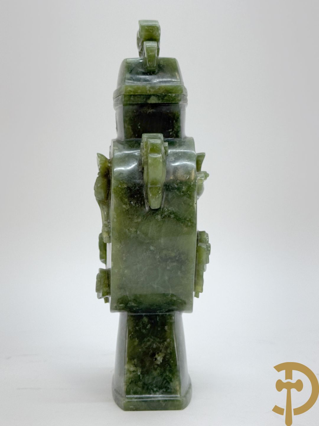 Brule parfum met sculptuur van fo honden in jadeiet + dekselpotiche in jadeiet met bloemen en vogeldecor