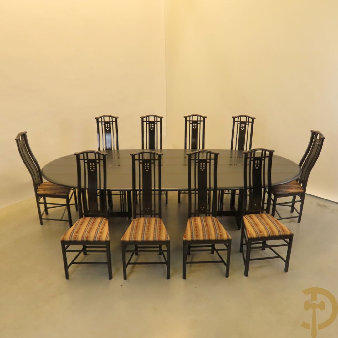 Grote ovale tafel van de Italiaanse ontwerper Umberto Asnago voor Giorgetti + 10 bijhorende hoogleunige stoelen