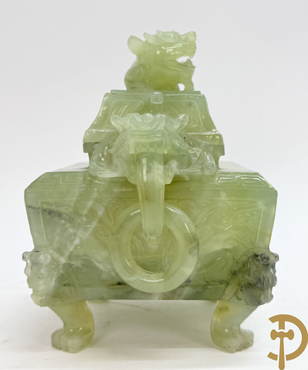 Brule parfum met sculptuur van fo honden in jadeiet + dekselpotiche in jadeiet met bloemen en vogeldecor