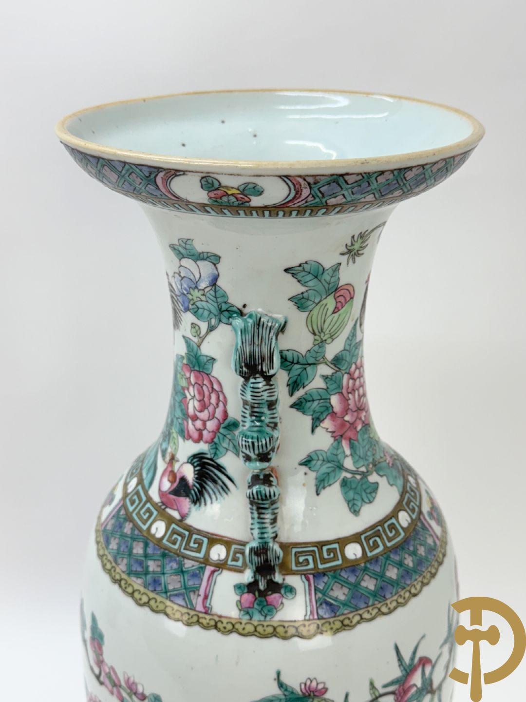 Chinese porseleinen vaas met decor van hanen en bloemen