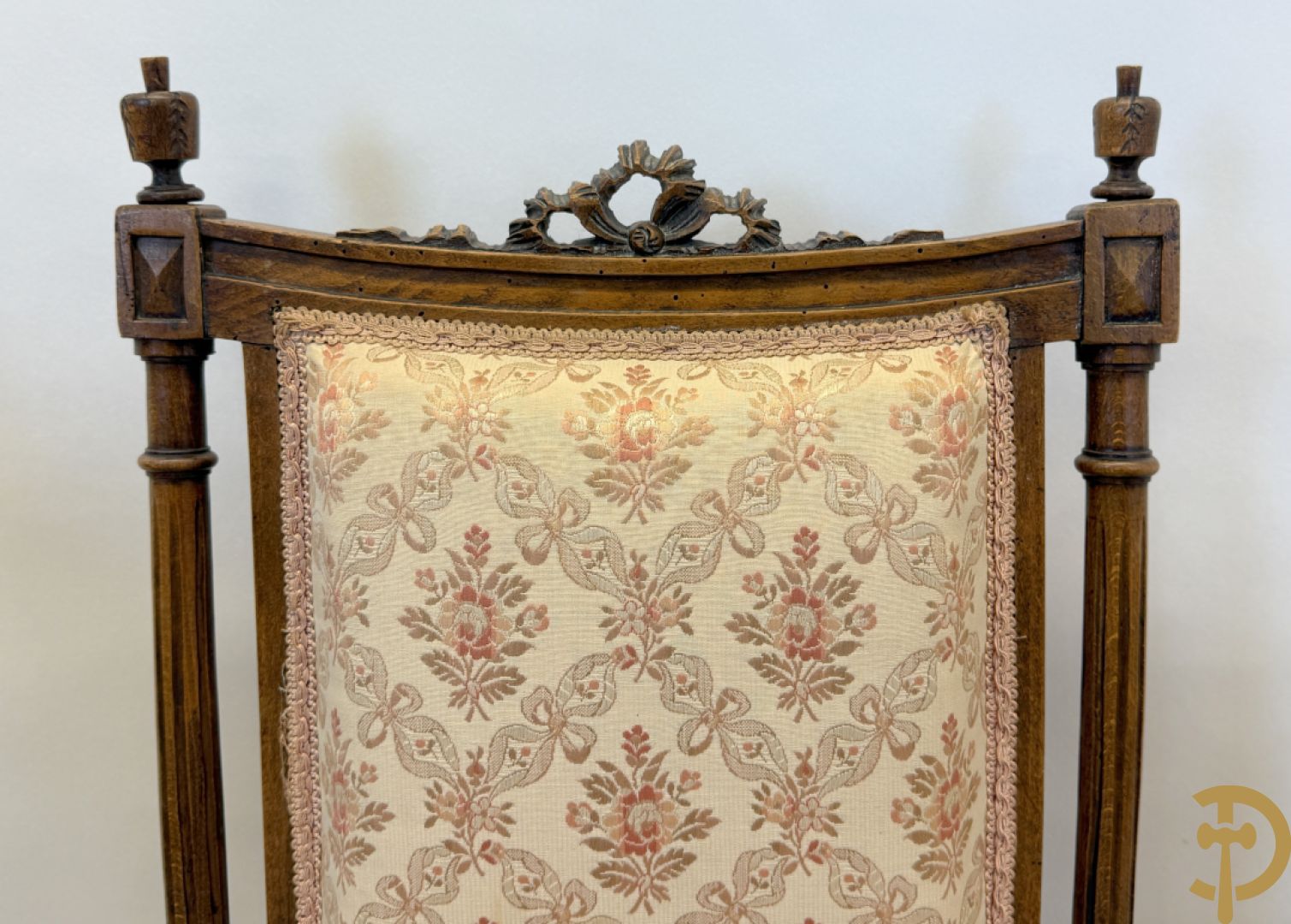 Louis XVI salonensemble bestaande uit canapé, 2 armzetels en 4 stoelen