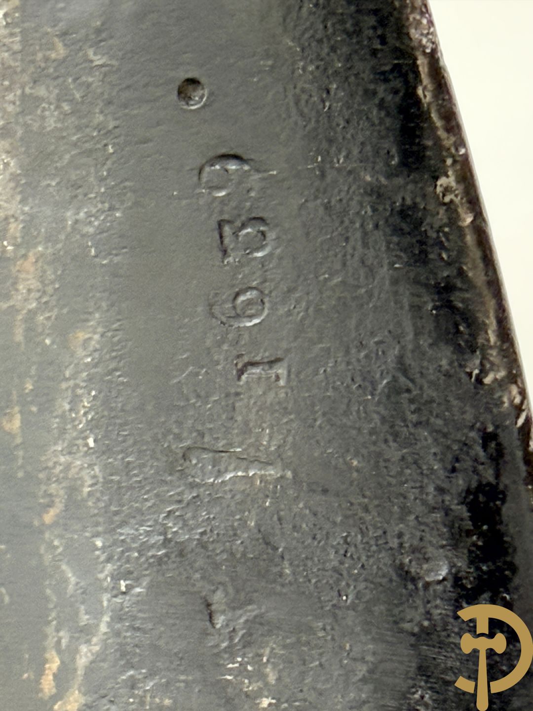 Frans metalen borststuk/ kuras voor de cavalerie met lederen riem en koperen stukken, Manufacture de Klingenthal 1828, 19e