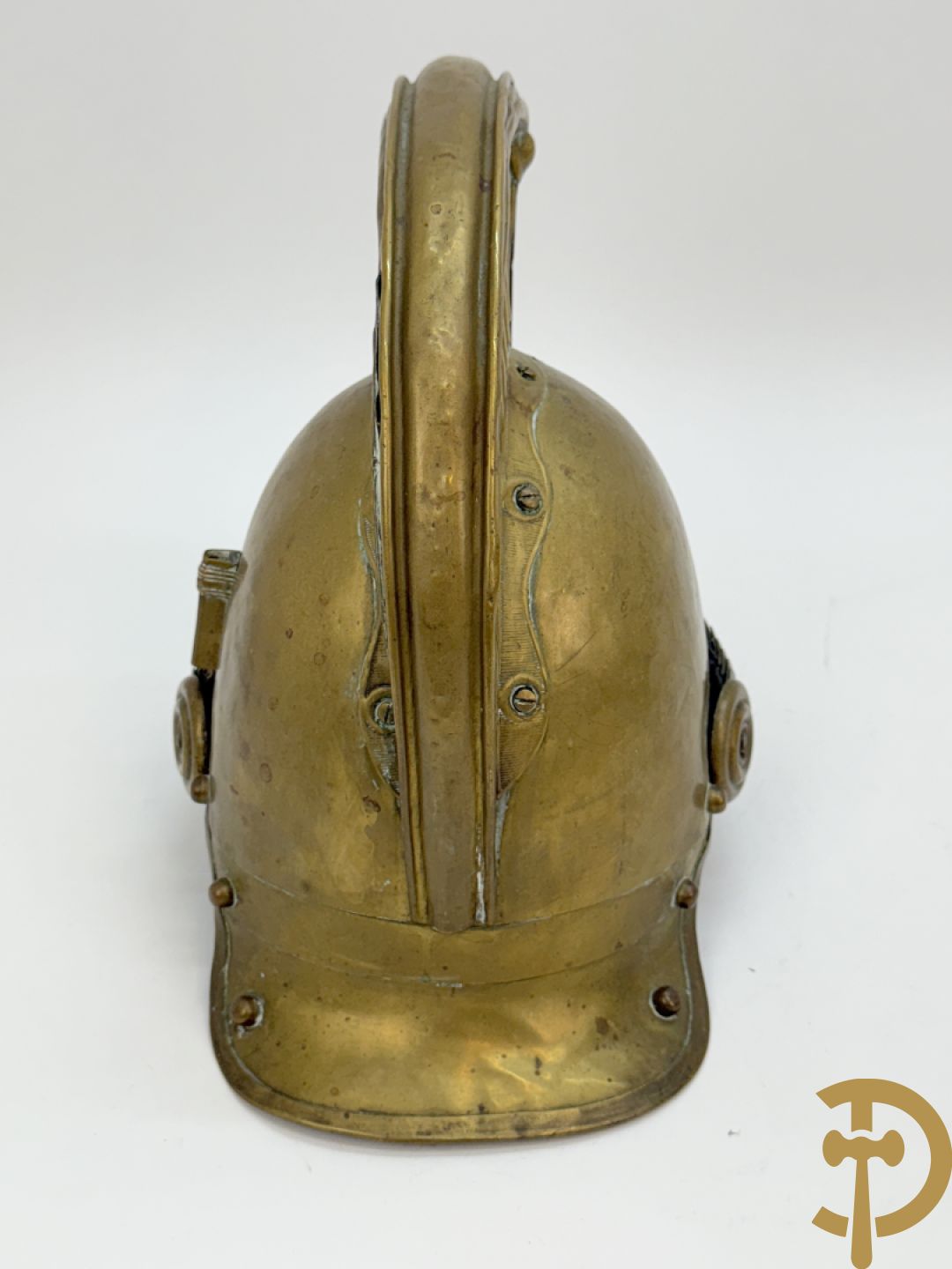 Vier koperen Franse pompierhelmen, model 1880