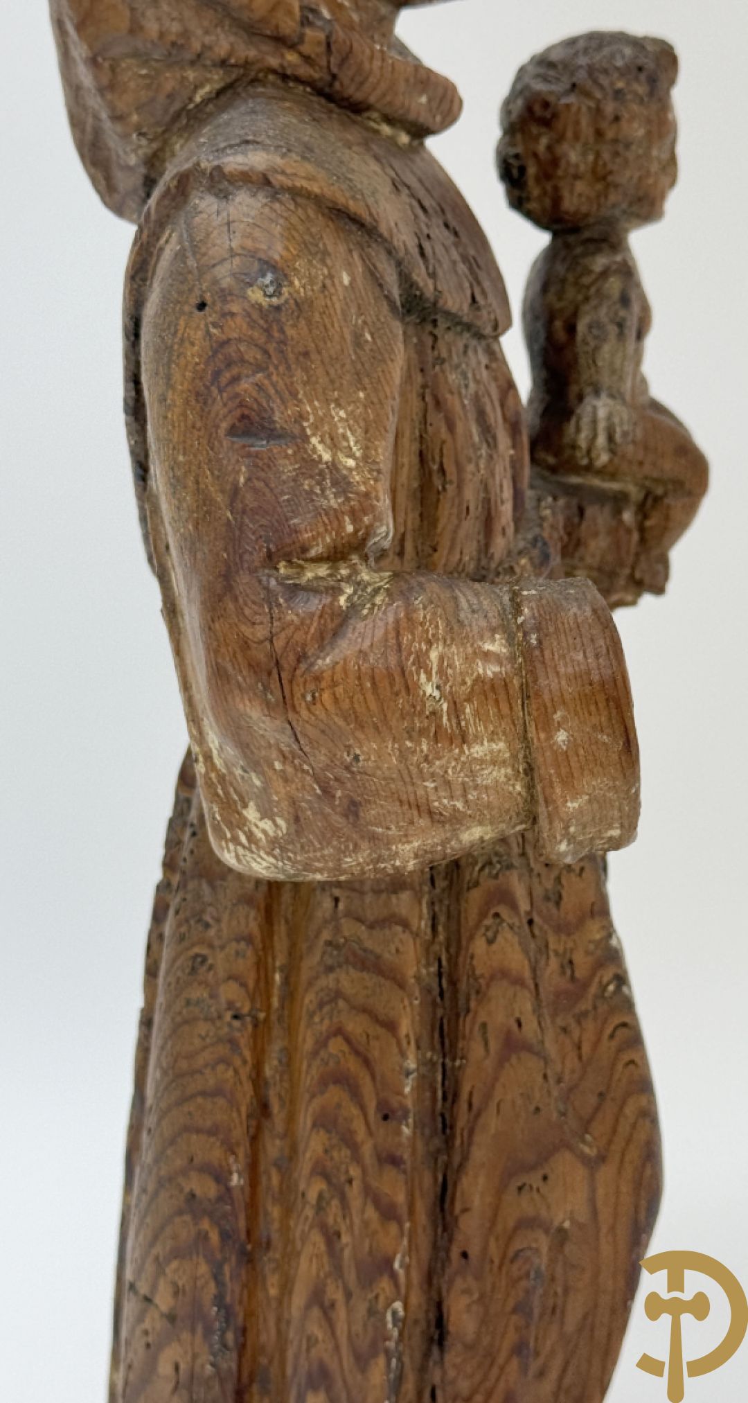 Houtsculptuur van een Heilige met kind