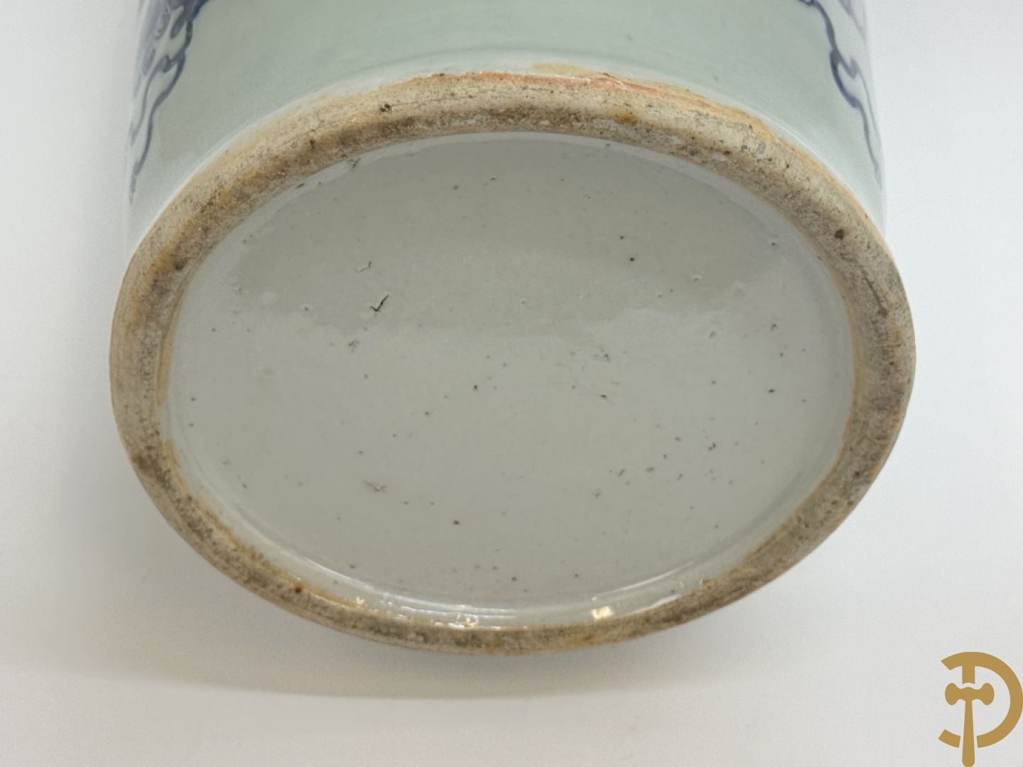 Chinese porseleinen celadon vaas met blauw/wit decor van fo honden