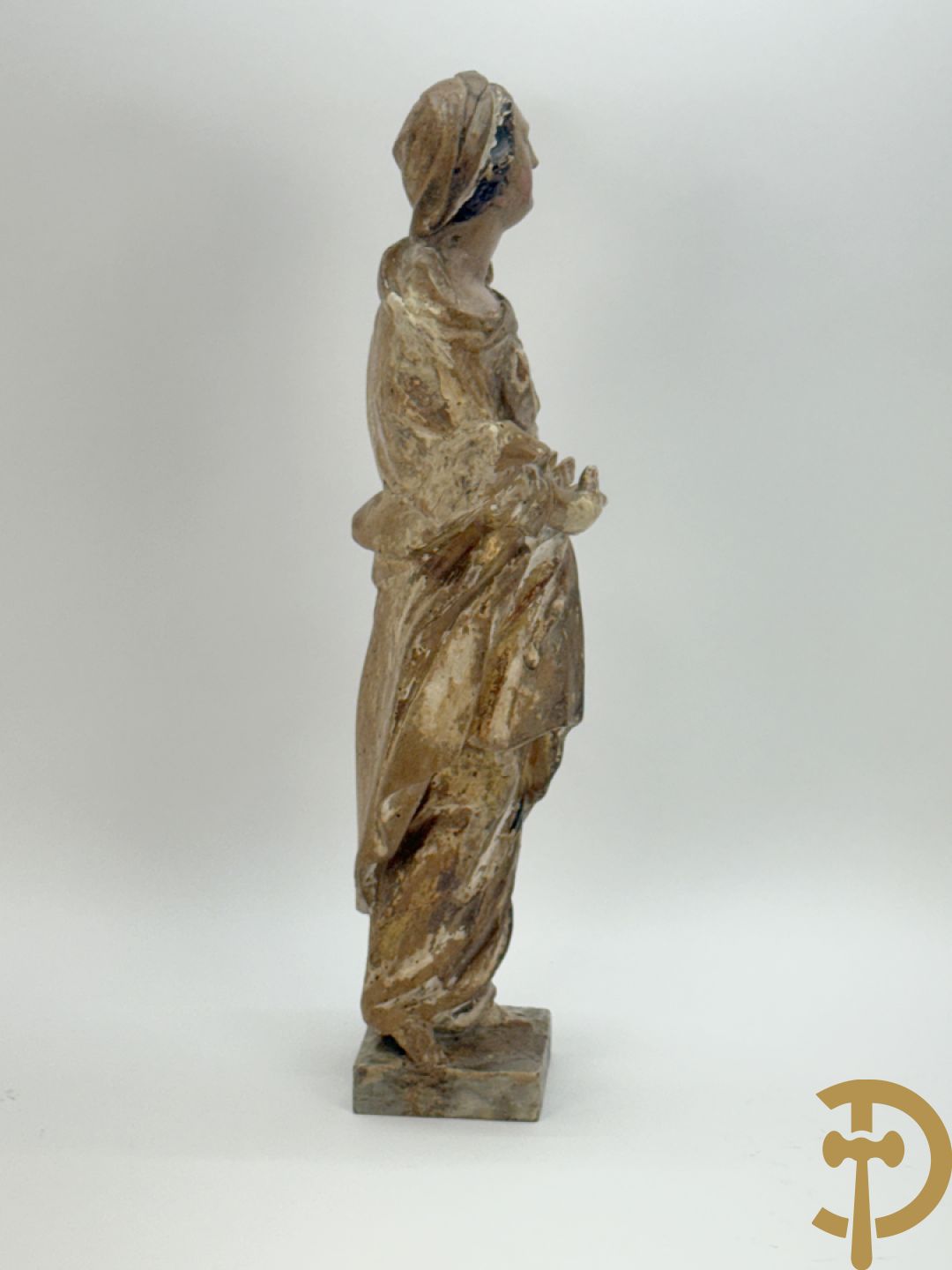 Gepatineerde en gepolychromeerde houtgesculpteerde Madonna, 18e