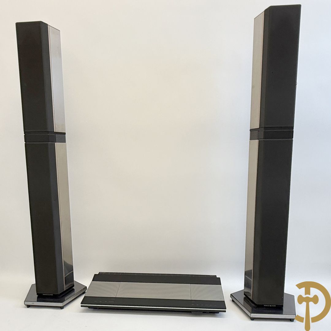 Design muziekinstallatie B & O Beocenter 9500 met bijhorende toren luidsprekers type 6611