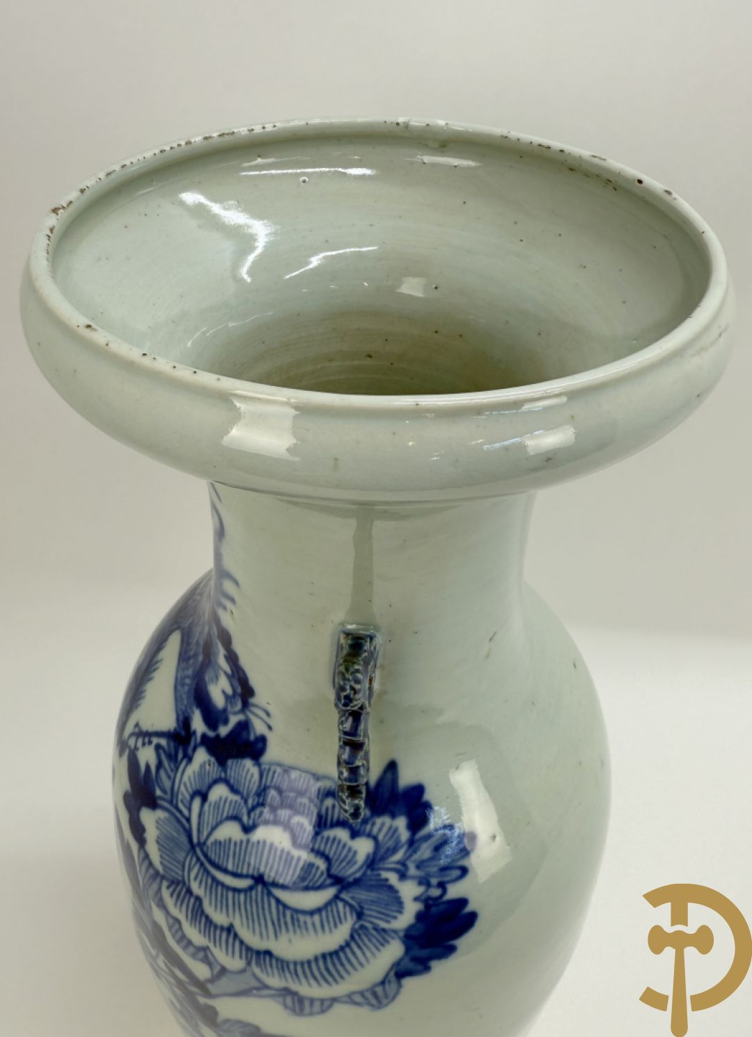 Chinese porseleinen vaas met blauw/wit fenix en bloemendecor