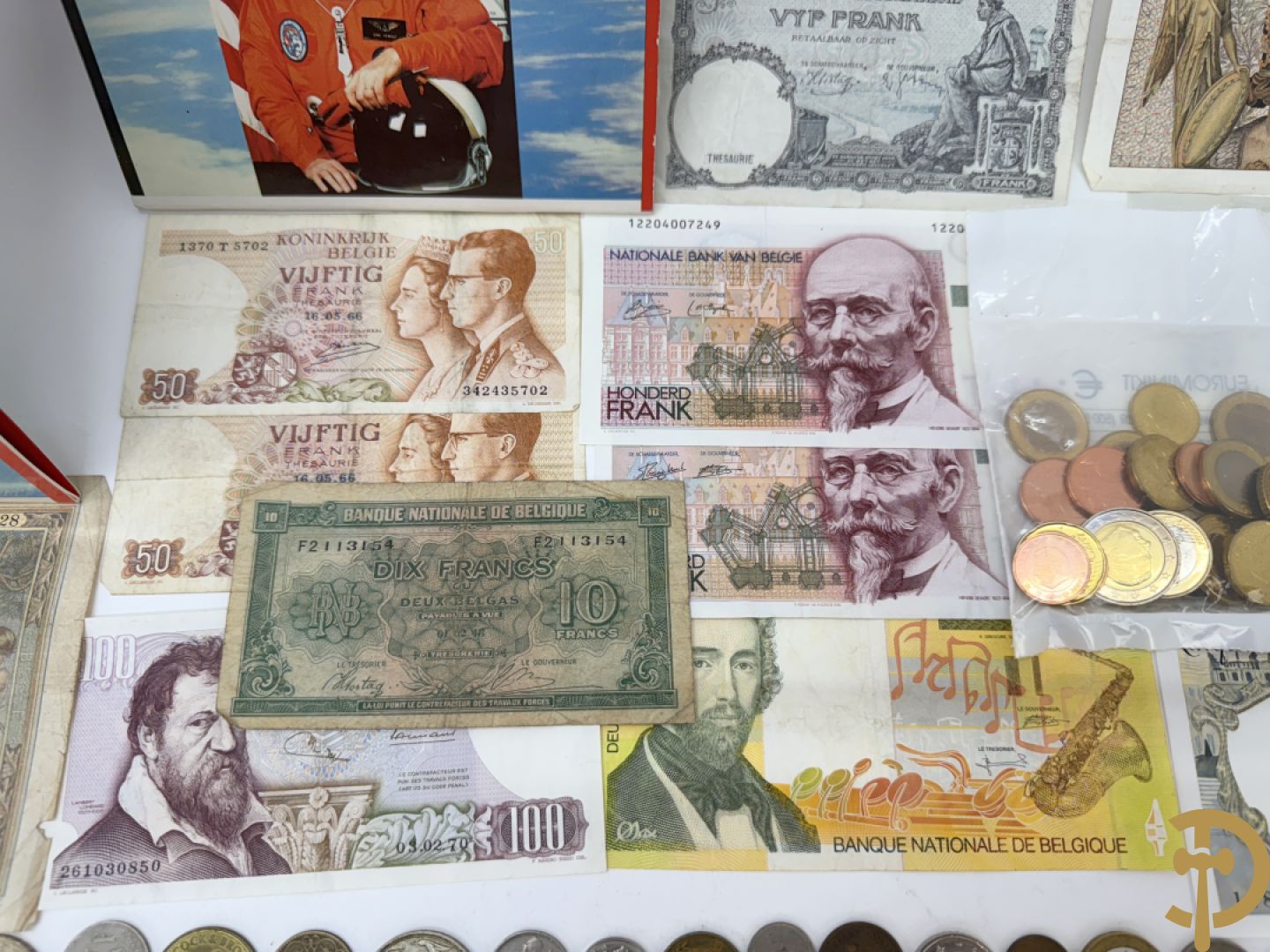 Verzameling munten Belgisch, Duits en Frans + verzamelmapje munten met Dirk Frimout uit 1992 + ingepakte eerste euro minikit + oude bankbiljetten van Frankrijk en België
