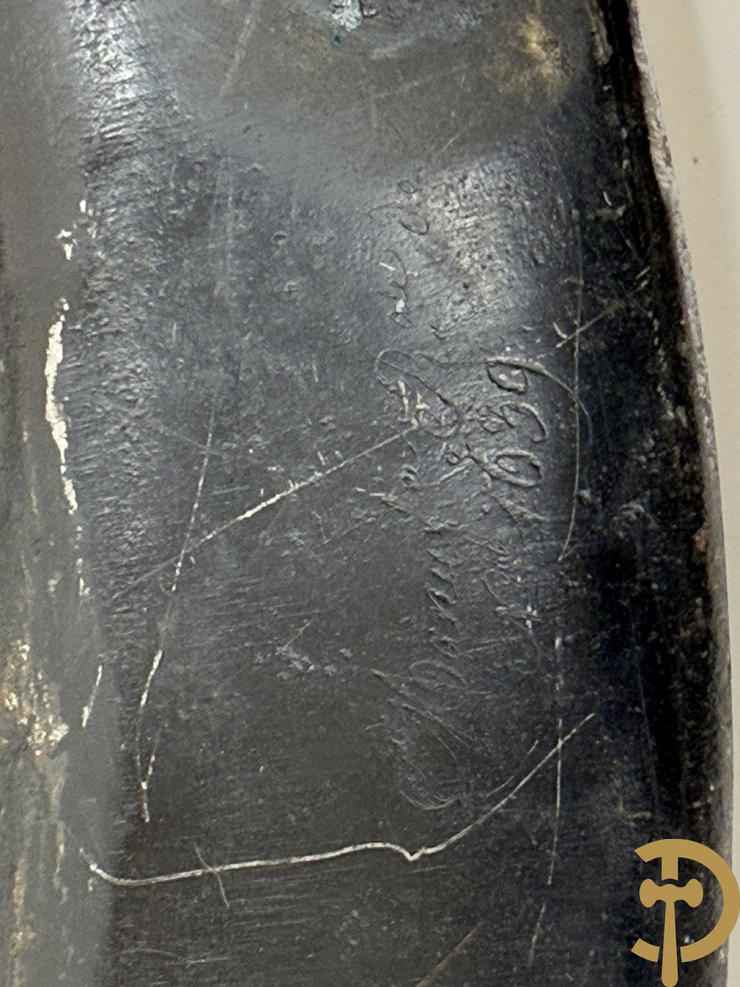 Frans metalen borststuk/ kuras voor de cavalerie met lederen riem en koperen stukken, Manufacture de Klingenthal 1828, 19e