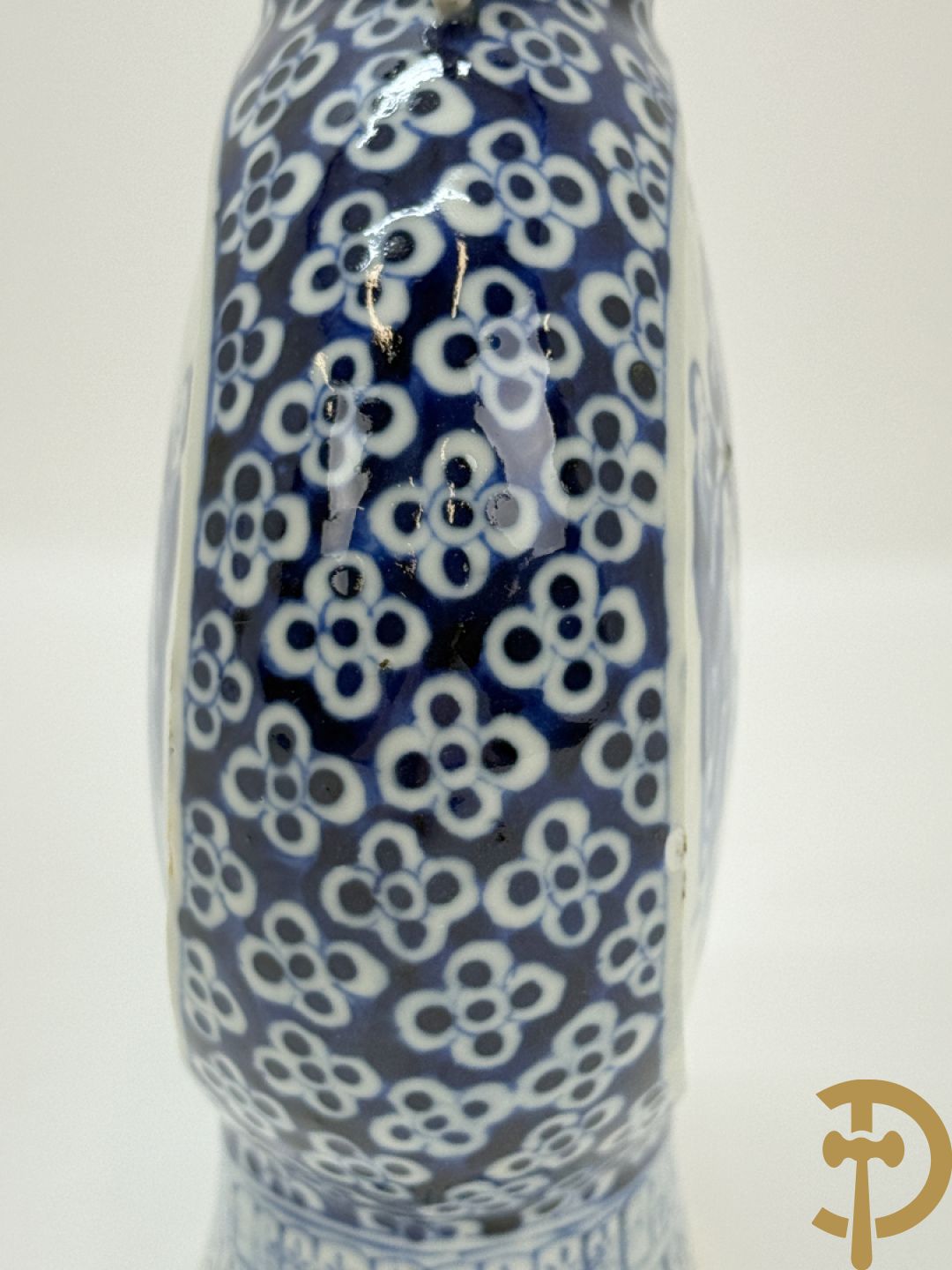 Chinese porseleinen maanvaas met geanimeerd decor