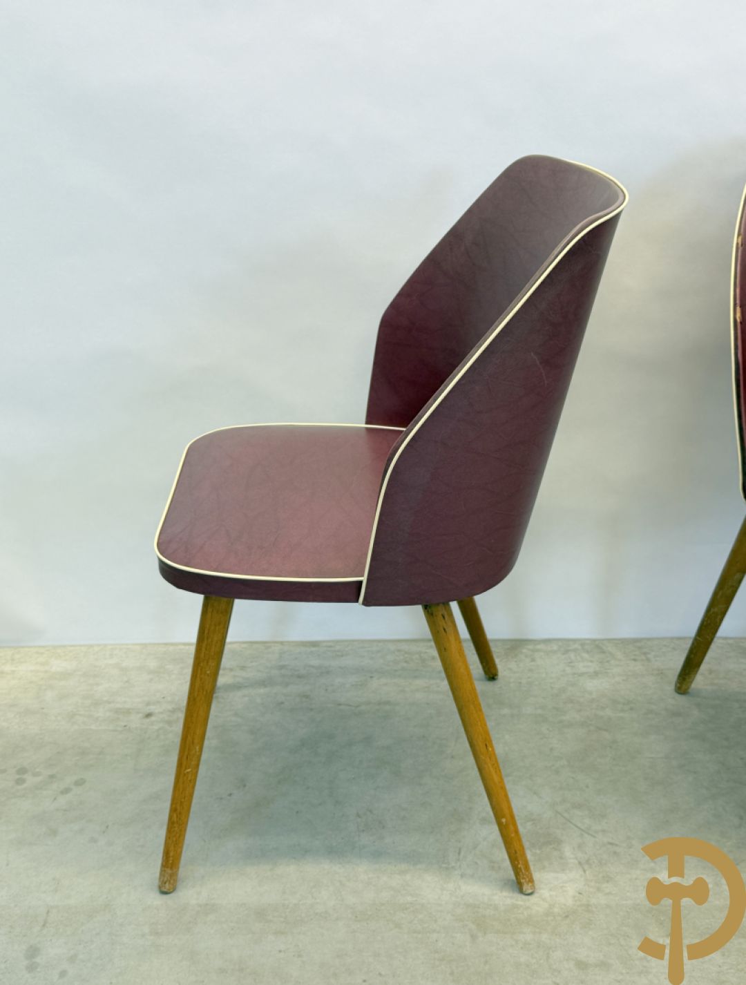Set van 4 vintage stoelen  in skai met witte bies, jaren 