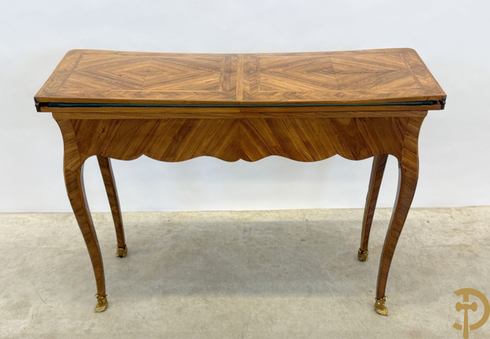 Gemarketteerd openklapbaar/kantelbare speeltafel op bronzen sabots