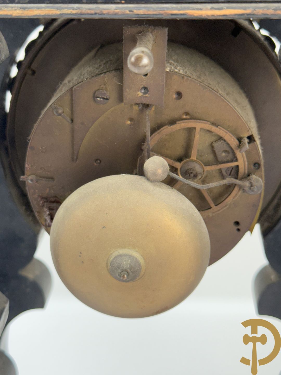 Napoleon III pendule met koper- en parelmoerinleg