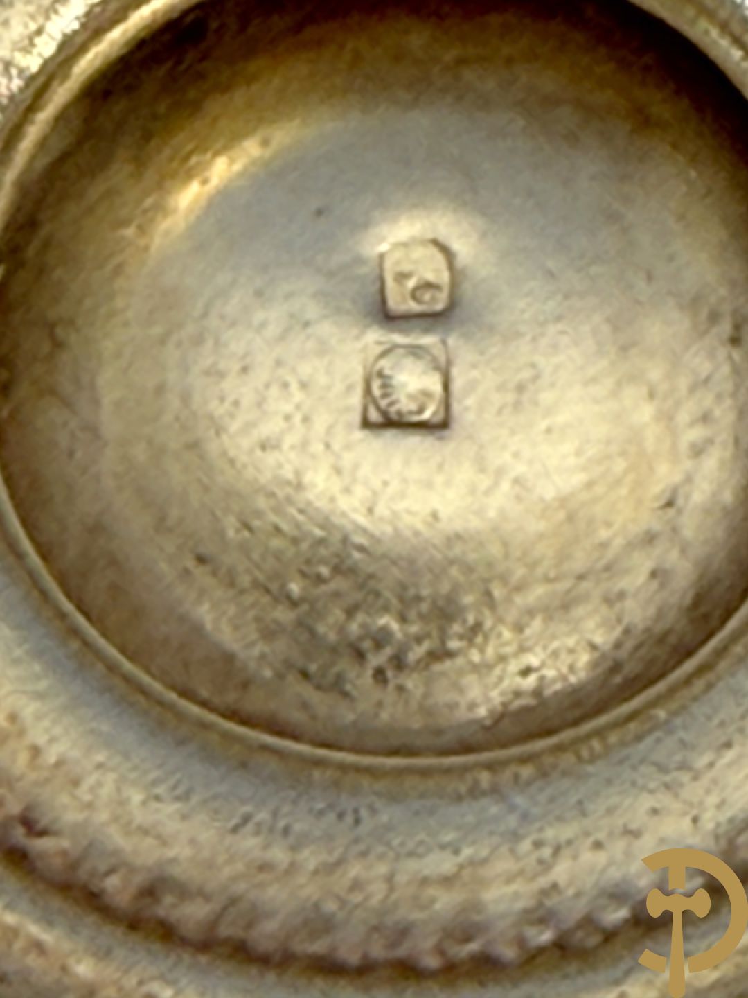 Vijf verzilverde theekannen, 2 verzilverde samovar en verzilverde suikerpot