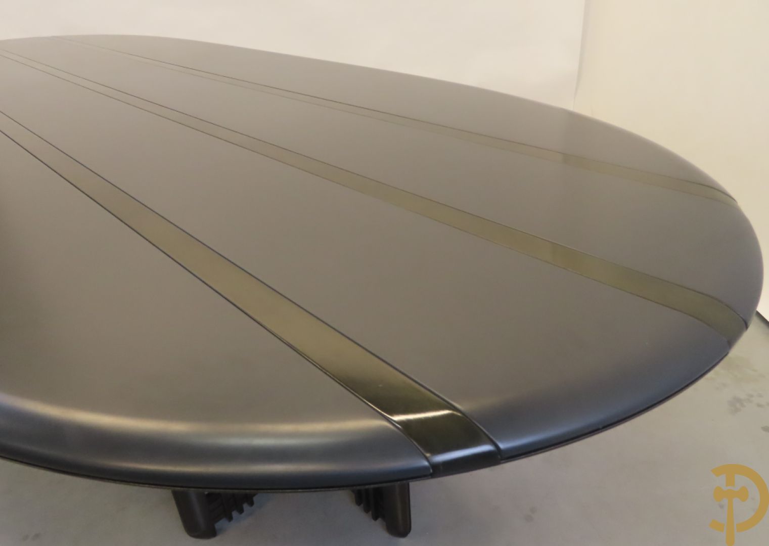 Grote ovale tafel van de Italiaanse ontwerper Umberto Asnago voor Giorgetti + 10 bijhorende hoogleunige stoelen