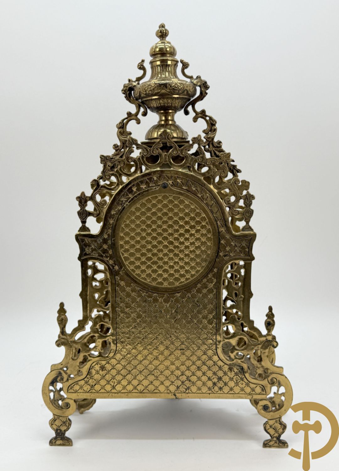 Driedelige vuurvergulde bronzen garnituur, Neo Renaissance stijl