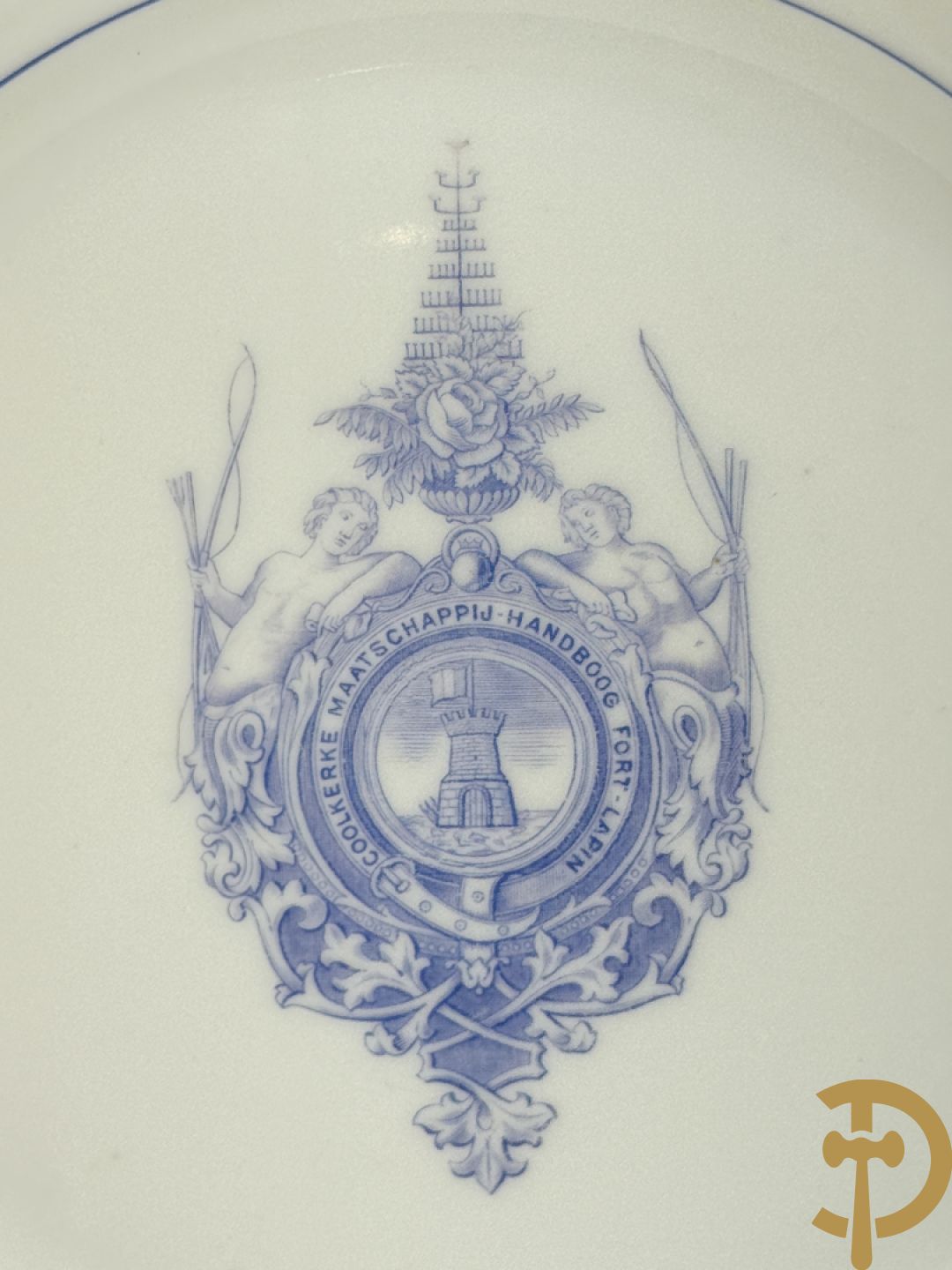 Acht porseleinen borden van boogschuttersgildes