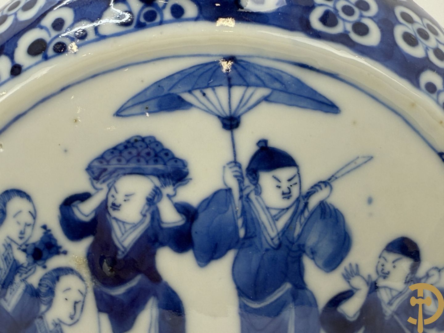 Chinese porseleinen maanvaas met geanimeerd decor