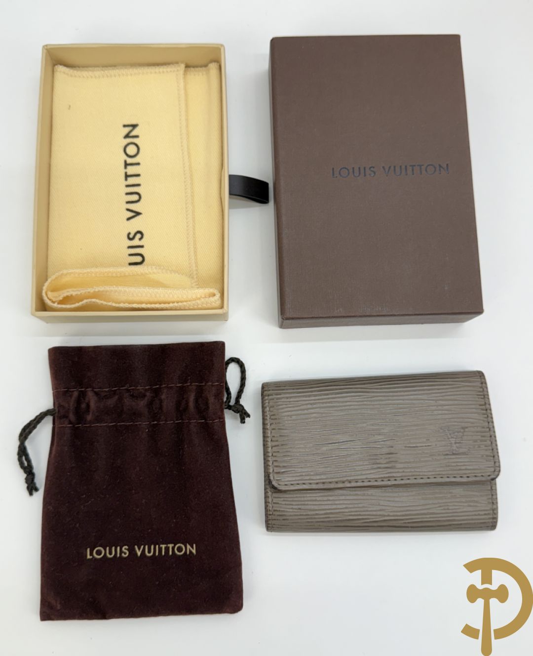 Elf lege doosjes van Hermes + Louis Vuitton sleutelhouder + kleine tas Louis Vuitton + herendassen w.o. Moschino, Zegna, Boss, Versace Gianni