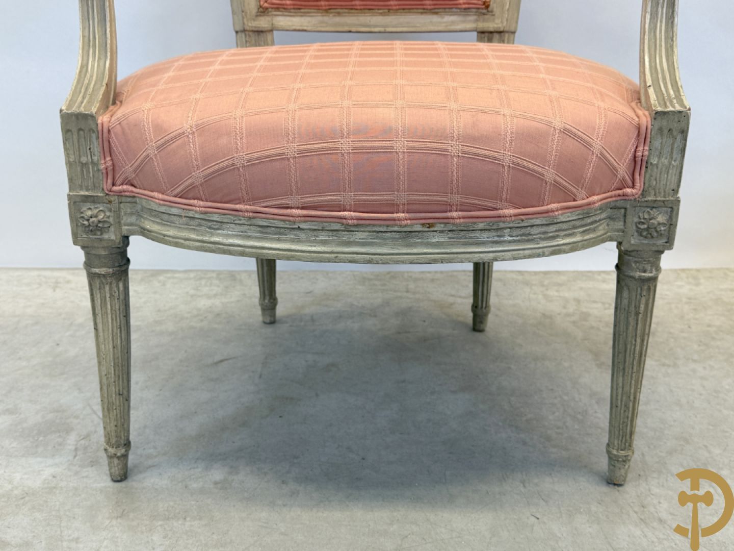 Gemonochromeerde Louis XVI armzetel + Louis XV armzetel met petit points